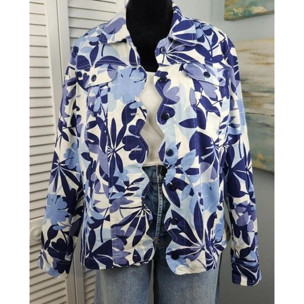 Southern Lady Denim Jacket Size Small Blue White Floral Scalloped NWOT